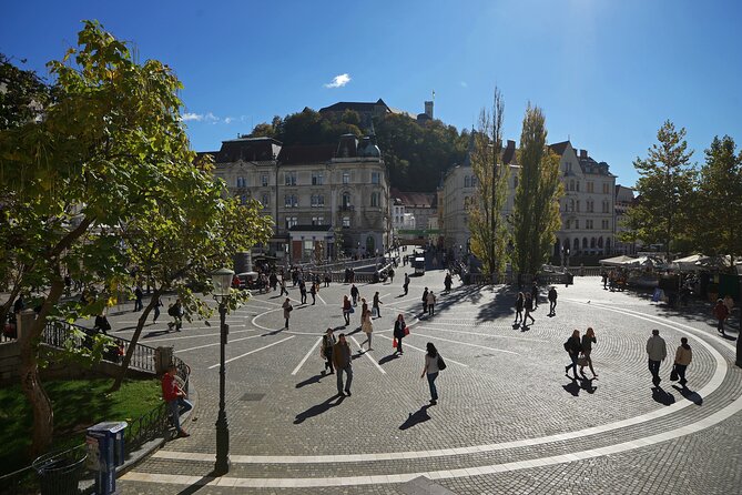 Ljubljana With Postojna Cave and Predjama Castle - Smal Group - Tour From Zagreb - Exploring the Caves Highlights