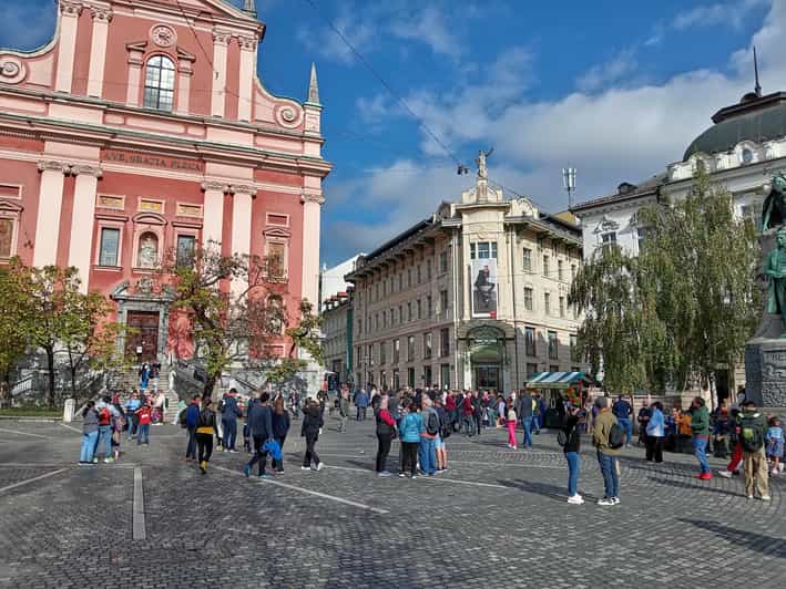Ljubljana: Wonderful Fun Tour Experience Time/History. - Starting Point