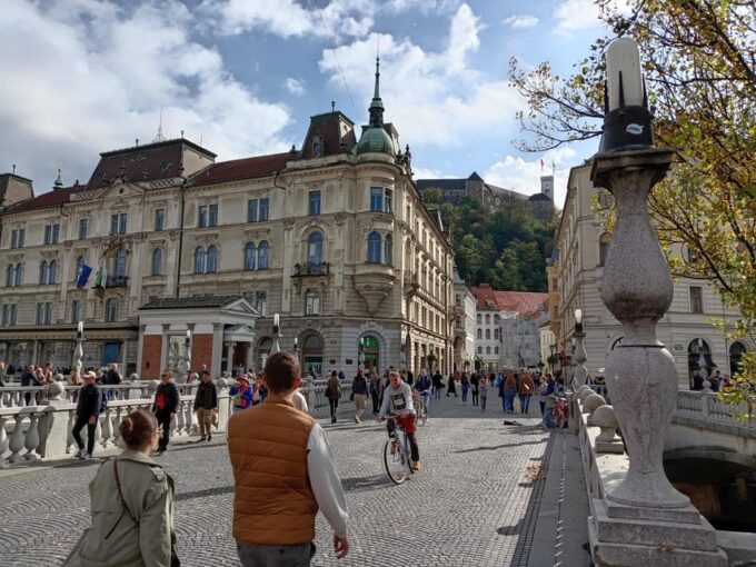 Ljubljana: Wonderful Fun Tour Experience Time/History. - Experience and Guide
