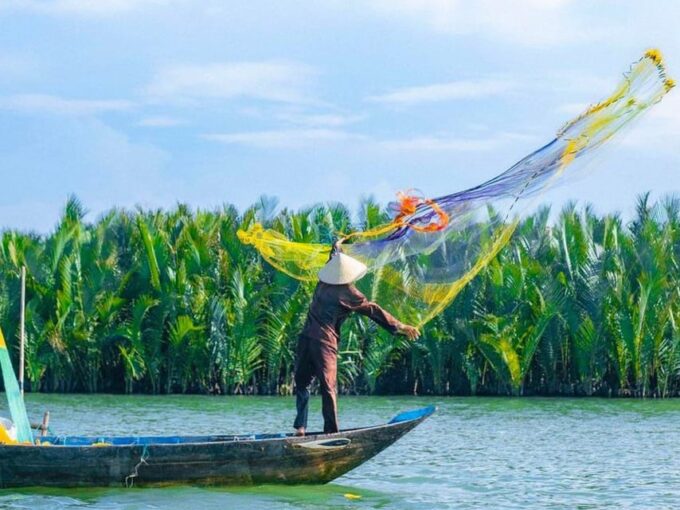 Local Market, Basket Boat, Crab Fishing & Cooking Class - Fishing and Cooking