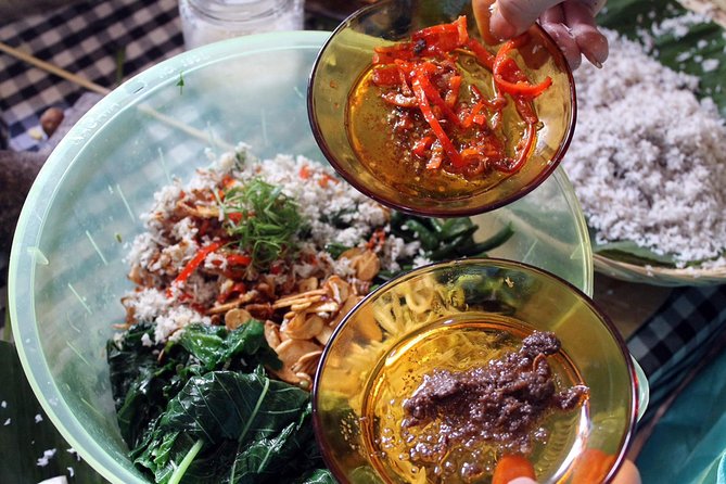 Local Market Tour and Traditional Balinese Cooking Class With a Family in Ubud - Highlights of the Pejeng Market Visit