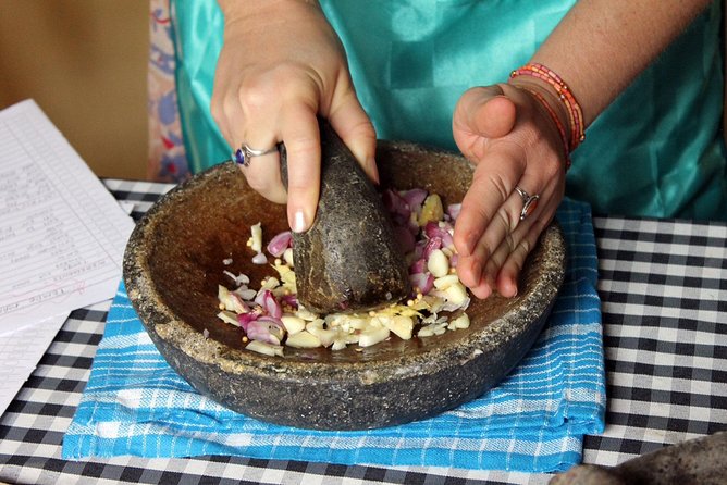 Local Market Tour and Traditional Balinese Cooking Class With a Family in Ubud - Experiencing Balinese Family Hospitality