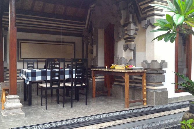 Local Market Tour and Traditional Balinese Cooking Class With a Family in Ubud - Dietary Accommodations and Restrictions