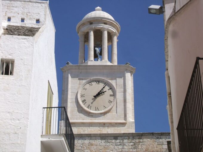 Locorotondo: Private Tour of a Place to Fall in Love - Discovering Charming Buildings