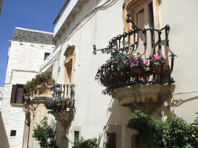 Locorotondo: Private Tour of a Place to Fall in Love - Exploring the Historic Center