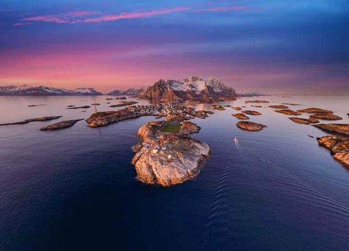 Lofoten in a Nutshell - 5 Hour Photography Sightseeing Tour - Henningsvær: Charming Fishing Village