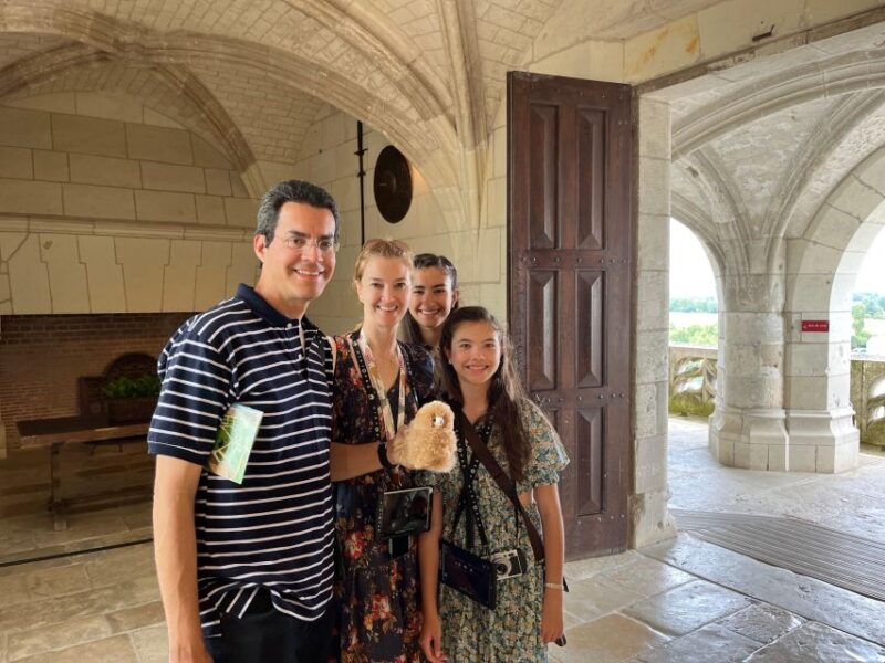 Loire Castles Day Trip & Wine Tasting - Lunch in Amboise City