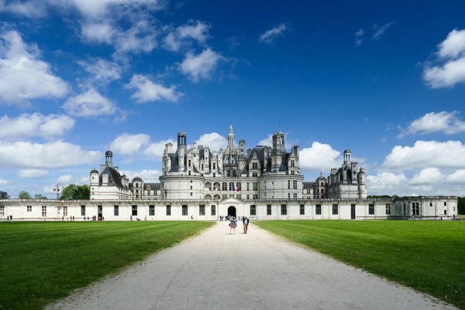 Loire Valley Castles Day Trip From Paris With Wine Tasting - Visiting Château De Chambord