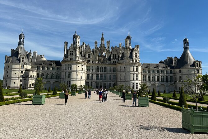 Loire Valley Castles Day Trip With Audio Guided Option From Paris - Audioguide and Leisure Visit