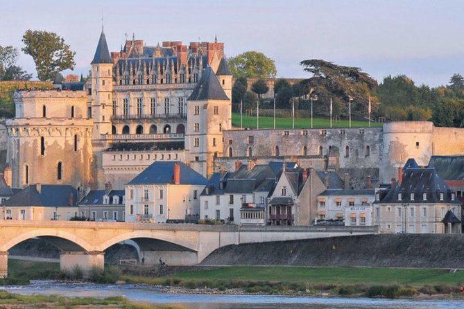 Loire Valley Day Tour From Paris - Meeting and Logistics
