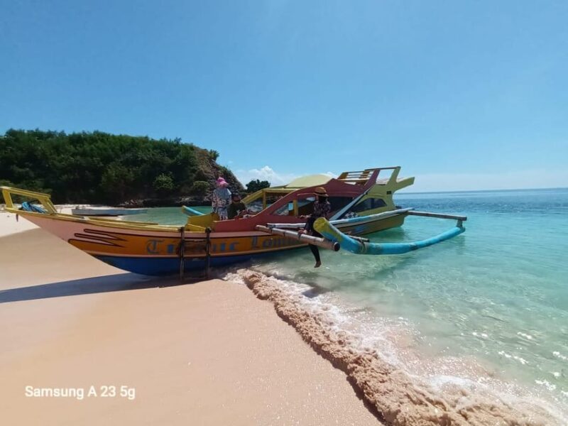 Lombok : Pink Beach, Gili Petelu And Gili Pasir Day Tour - Pink Beach