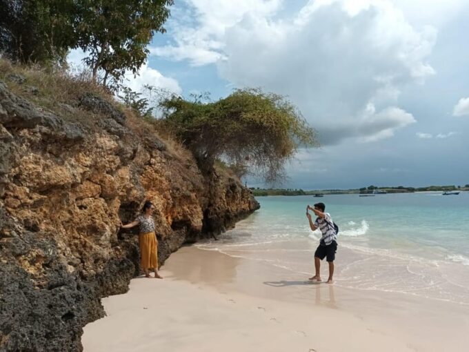 Lombok : Pink Beach, Gili Petelu And Gili Pasir Day Tour - Recommendations and Requirements