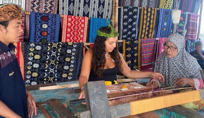 Lombok Sasak Tour: Unveiling Sasak Culture on a Day Tour - Merese Hill