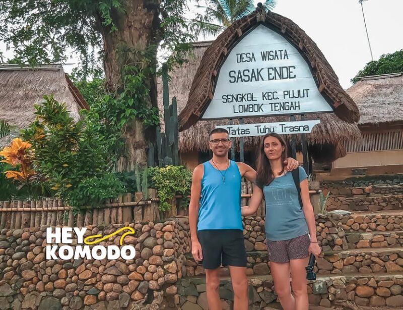 Lombok: Traditional Culture of Sasak & Beach Tour With Lunch - Cultural Experience