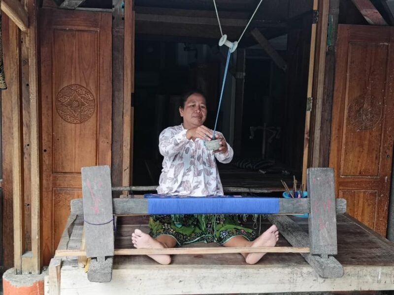 Lombok : Traditional Sasak Tour & South Beaches - Banyumulek Village Tour