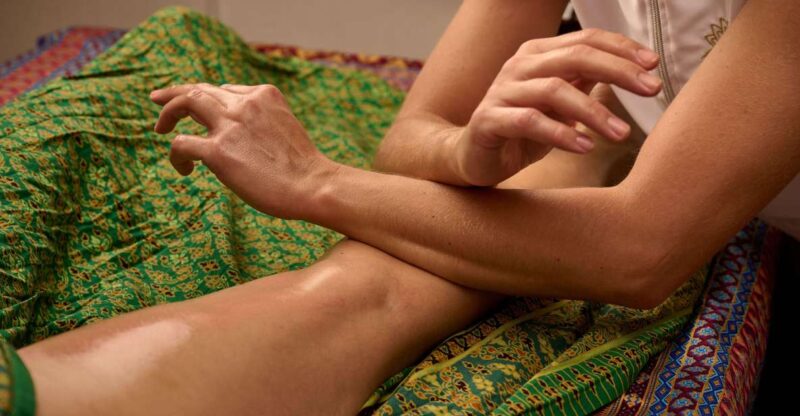 Lomi Lomi Massage - Sensory Experience
