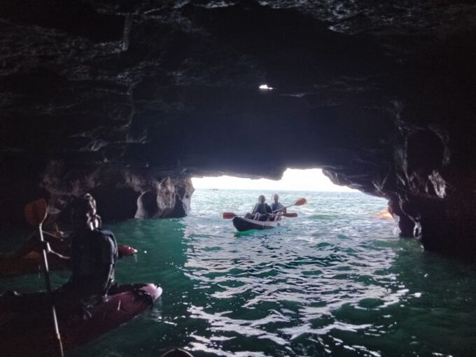 Lomo Quiebre: Mogan Kayaking and Snorkeling Tour in Caves - Meeting Point and Accessibility