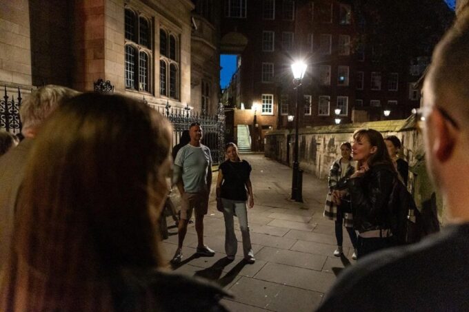 London: 2-Hour Haunted Pub Walking Tour - Exploring Londons Haunted Pubs