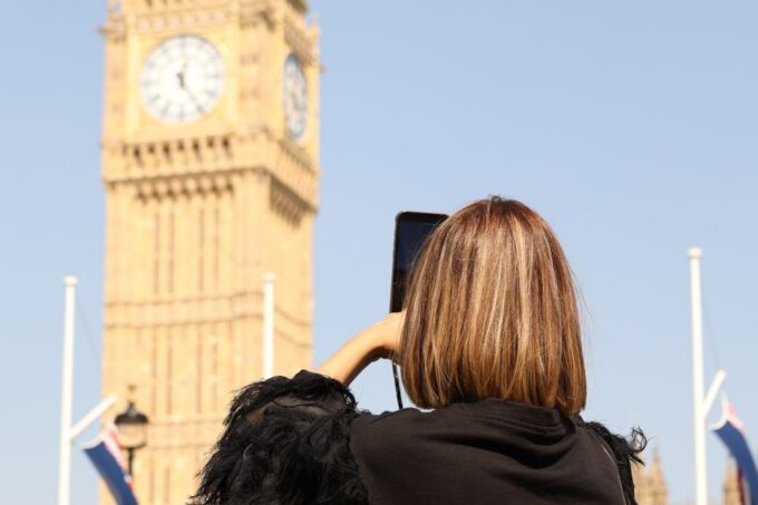 London: 2-Hour Photo Walk to Iconic Spots With Photographer - Important Considerations