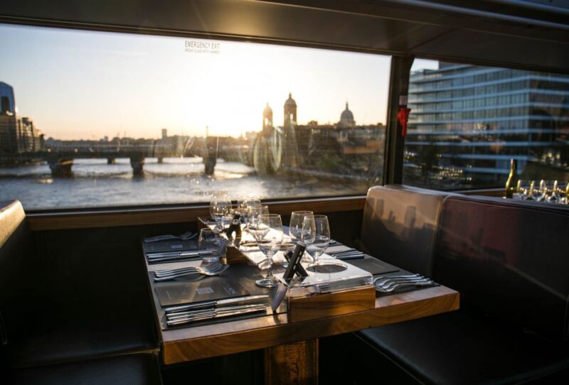 London: 4 Course Lunch Tour by Luxury Coach - Luxury Coach Amenities