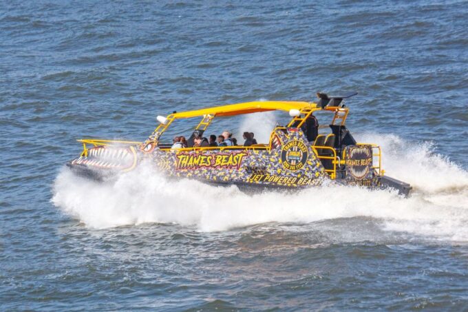 London: 40-Minute TOWER BEAST RIDE - Thames Speedboat Tour - Safety and Equipment