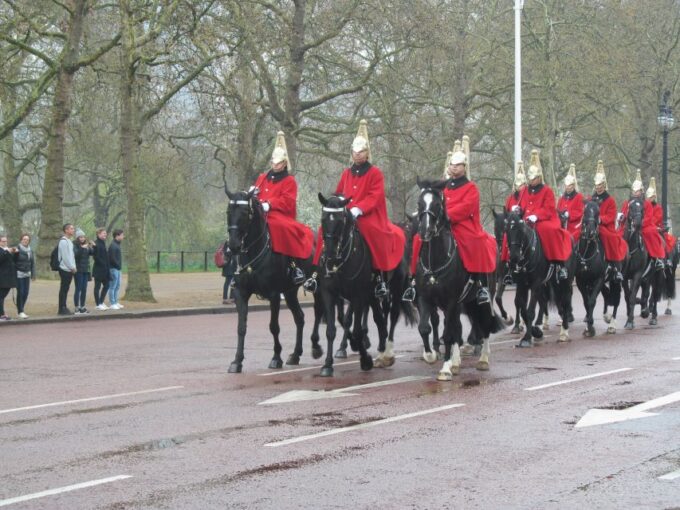 London: Best of London Day Tour With Pub Lunch - Tour Inclusions and Restrictions