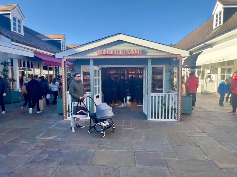 London: Bicester Village Private Vehicle Round Trip Transfer - Shopping Experience at Bicester Village