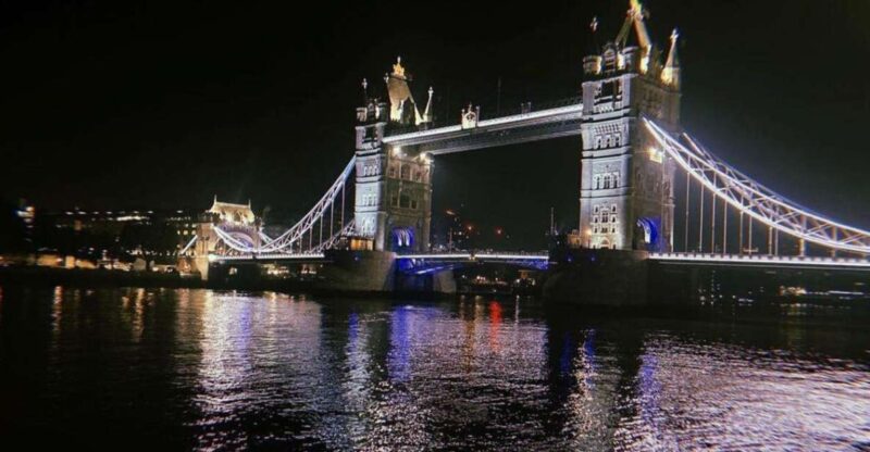 London Bridges Night Time Light Private Tour - Accessibility and Accommodation