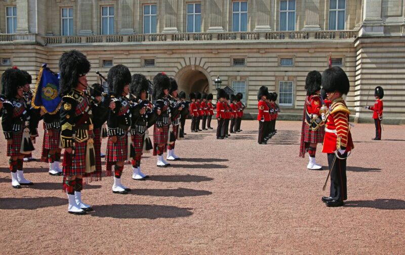 London: Buckingham Palace Changing of the Guard Guided Tour - Accessibility
