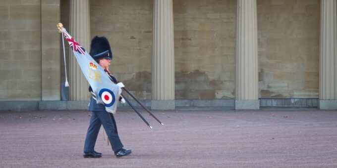London: Buckingham Palace Changing of the Guard Guided Tour - Group Size