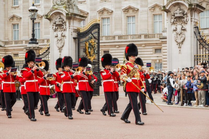London: Buckingham Palace Entry & Changing of the Guard Tour - Key Points