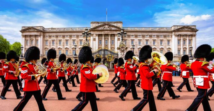 London: Buckingham Palace Entry & Changing of the Guard Tour - Precision Skills of the Kings Foot Guards