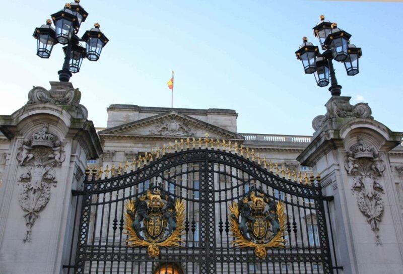 London: Buckingham Palace Entry Ticket & Royal Walking Tour - Meeting Point