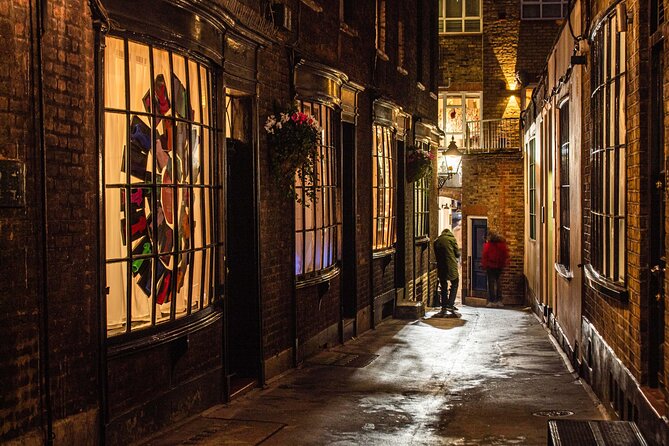 London by Night Walking Tour - Tour Features