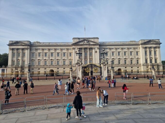 London by Taxi: Highlights Tour in a Real London Black Cab. - Multilingual Tours