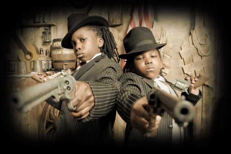 London, Camden: Old Time Eras Dress Up and Photo Shoot - Costume Selection and Preparation