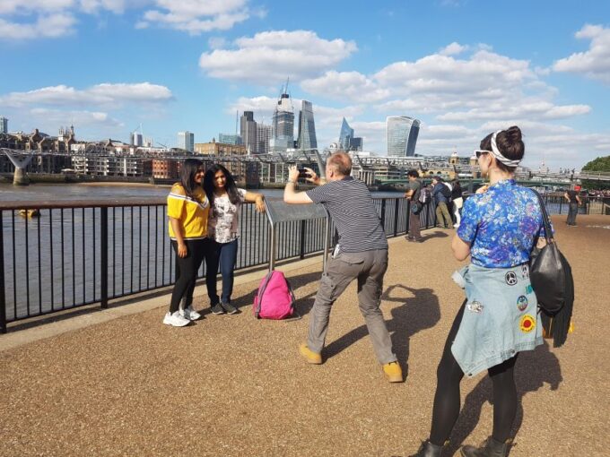 London: Castles & Bridges Southbank Walking Tour - Visiting Southwark Cathedral