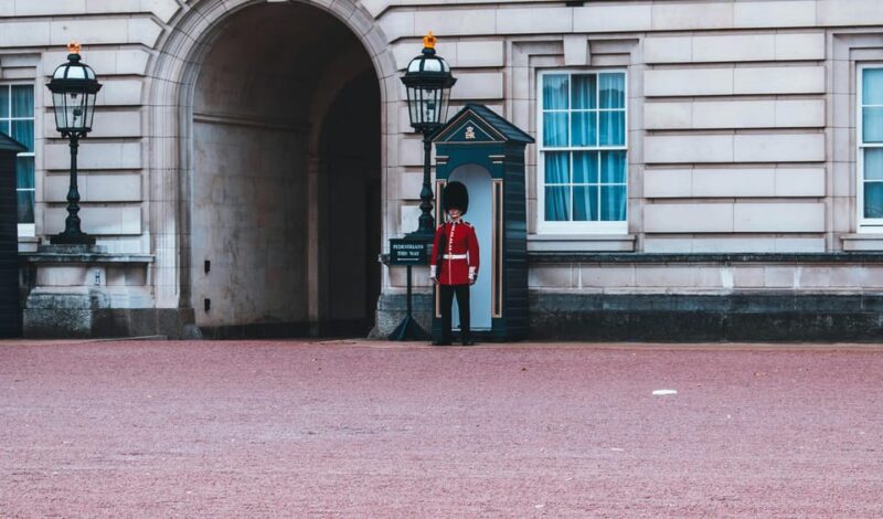 London: Changing of the Guard Experience and Landmarks Tour - Guided Experience