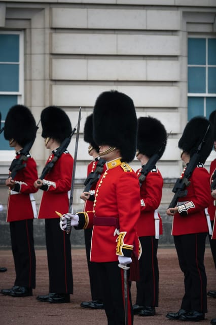 London: Changing of the Guard Experience and Landmarks Tour - Exploring Hidden Streets