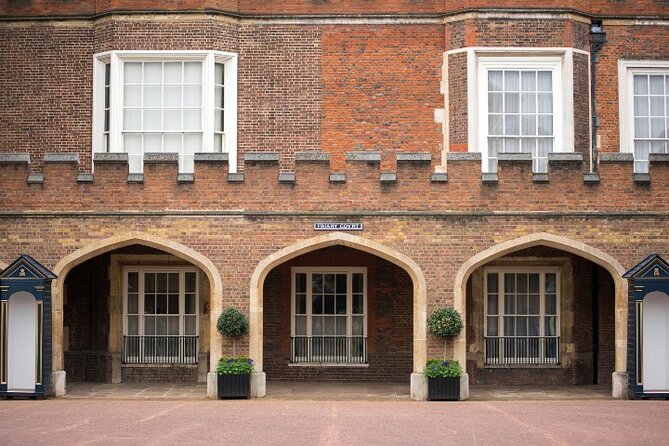 London: Changing Of The Guard Self-Guided Walking Tour - App Usage and Communication