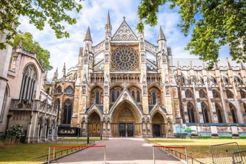 London: Chauffeur Driven Tour - Half Day Self Guided - Visit to Buckingham Palace