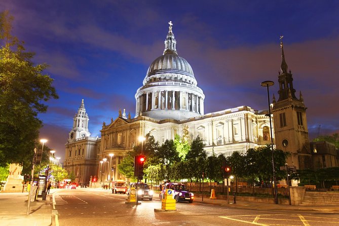 London Christmas Eve Illuminations by Night - Group Size and Vehicles