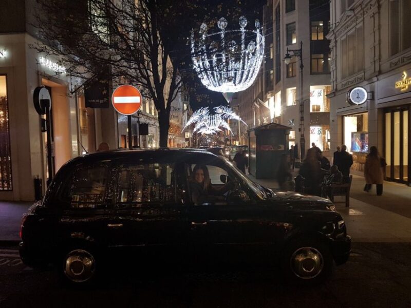 London: Christmas Lights Tour in a Black Cab - Pickup and Drop-off
