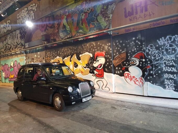 London: Christmas Lights Tour in a Black Cab - Exploring Londons Christmas Lights