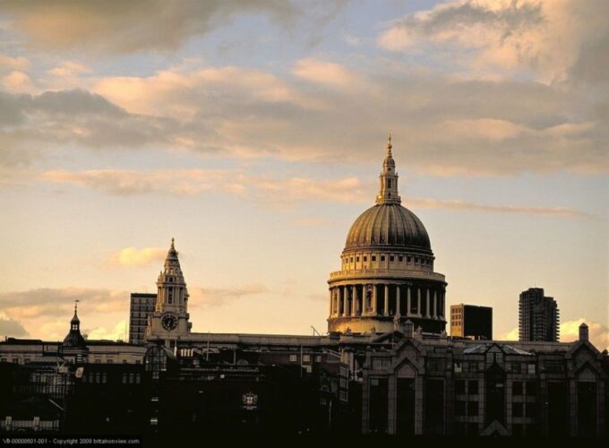 London: Christmas Sights and Sounds of London Tour - Exclusions and Optional Gratuities