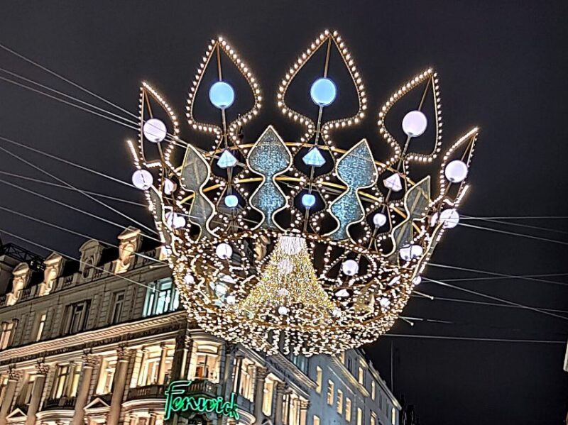 London Christmas Sparkle Private Walking Tour - Key Points