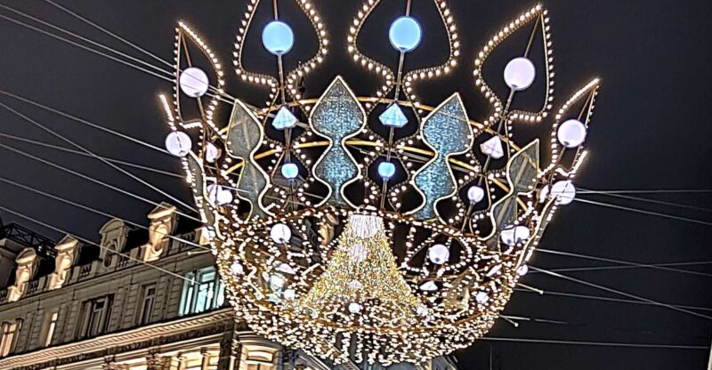 London Christmas Sparkle Private Walking Tour - World-Famous Christmas Decorations