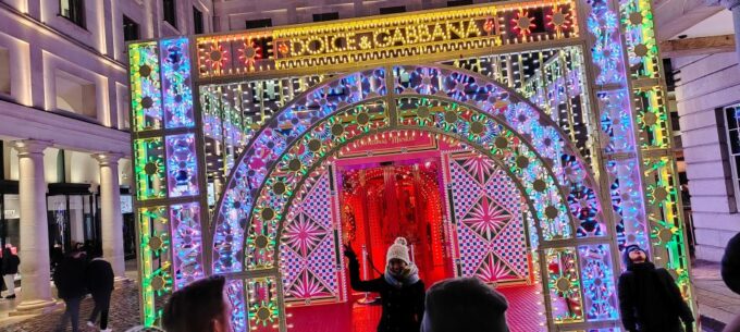 London Christmas Sparkle Private Walking Tour - Largest Christmas Tree in London