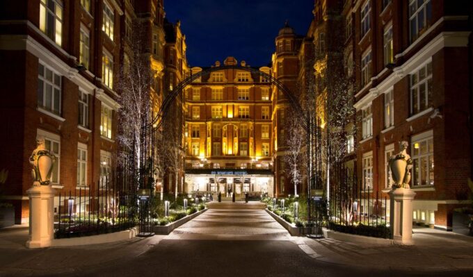 London: City of Spies Tour With Cocktail and Dinner - Vesper Martini and Dinner