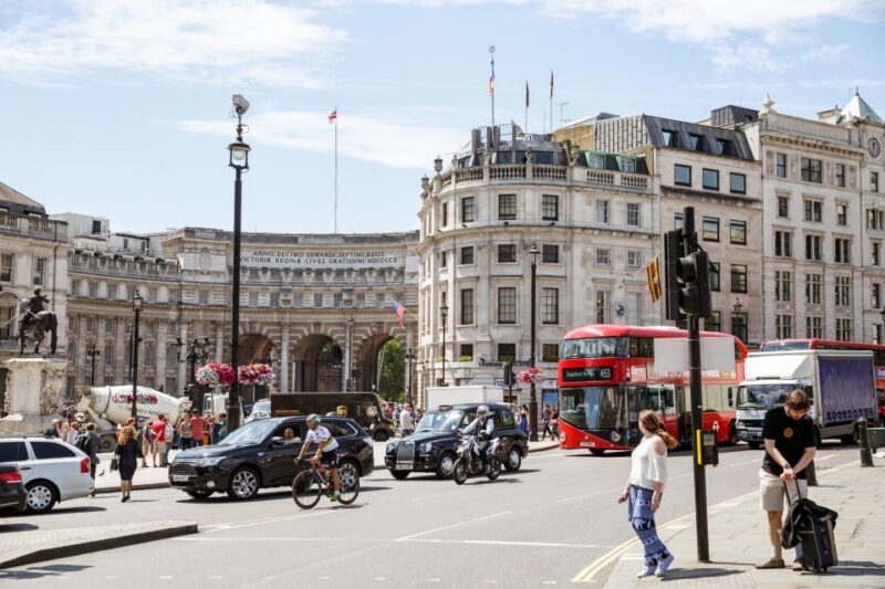 London: Classic Gold 3.5-Hour Bike Tour - Exploring Classic Sights
